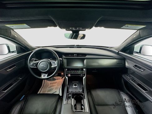 Used 2020 Jaguar XF S image 28