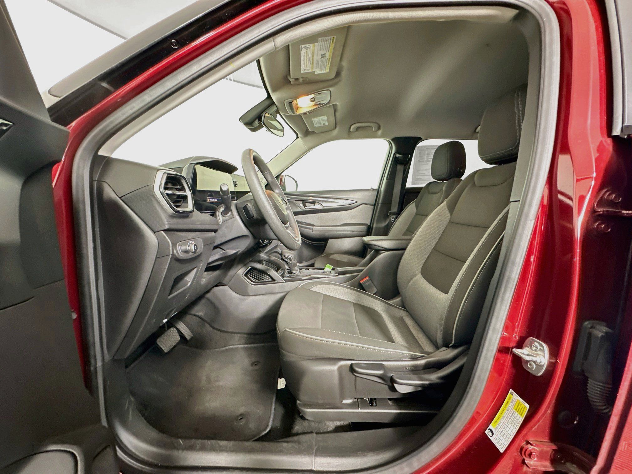 Used 2025 Chevrolet TrailBlazer LT FWD image 13