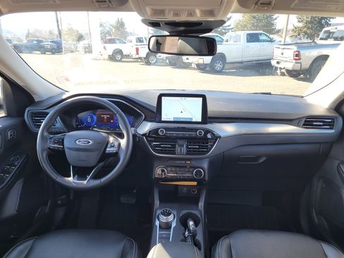 Used 2022 Ford Escape Titanium w/ Class II Trailer Tow Package image 17