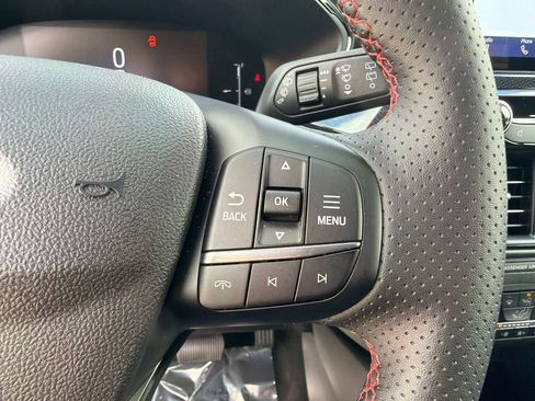 Used 2025 Ford Escape ST-Line w/ Cold Weather Package AWD/4WD image 27
