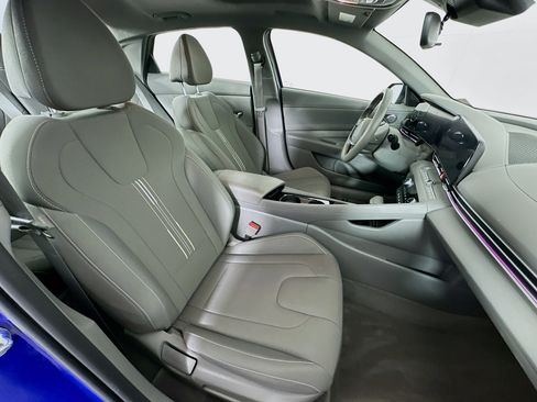 Used 2025 Hyundai Elantra SEL image 30