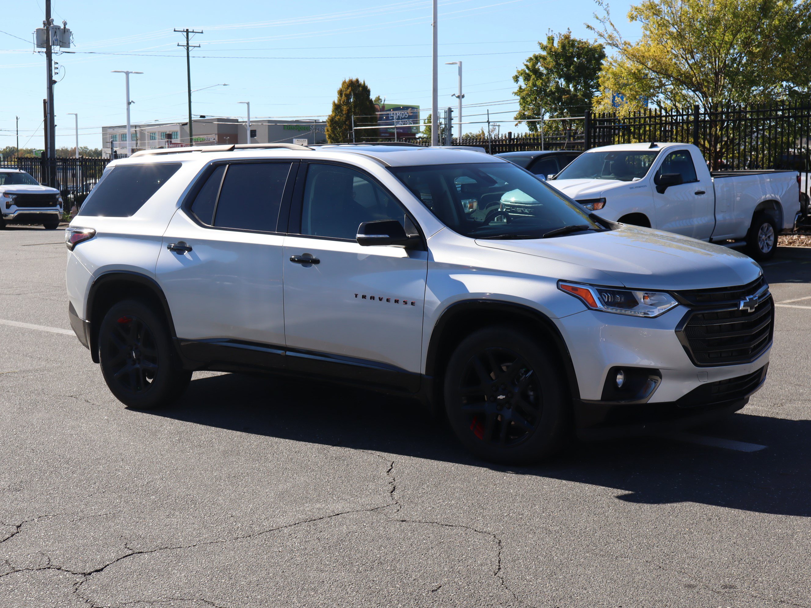 Used 2021 Chevrolet Traverse Premier w/ Redline Edition AWD/4WD image 2