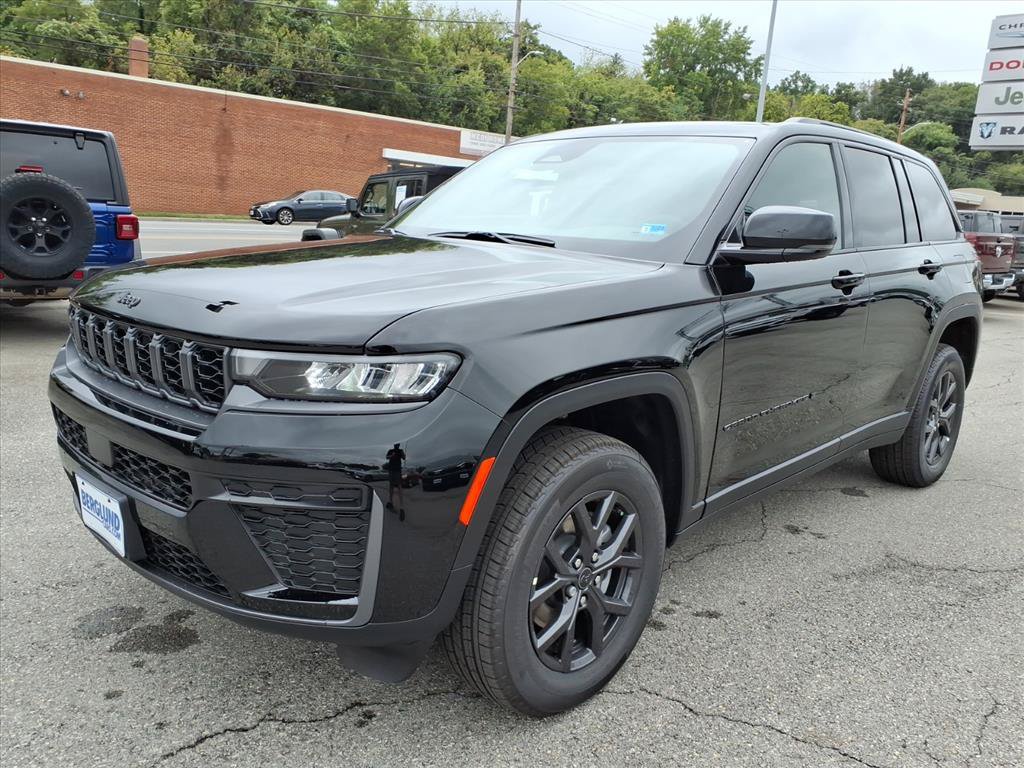 New 2027 Jeep Grand Cherokee Altitude AWD/4WD image 8