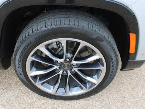 Certified 2023 Jeep Wagoneer Series II w/ Convenience Group I image 14