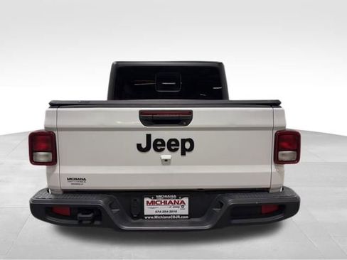 Used 2023 Jeep Gladiator Sport image 8