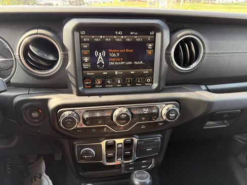Used 2023 Jeep Wrangler Unlimited Sahara w/ Cold Weather Group AWD/4WD image 15