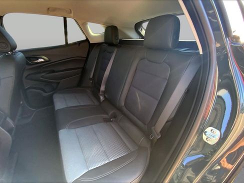 Used 2026 Chevrolet Trax LT w/ Sunroof Package FWD image 18