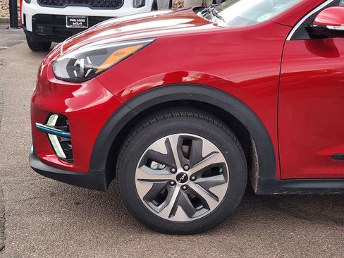 Used 2022 Kia Niro EX w/ Cold Weather Package FWD image 9