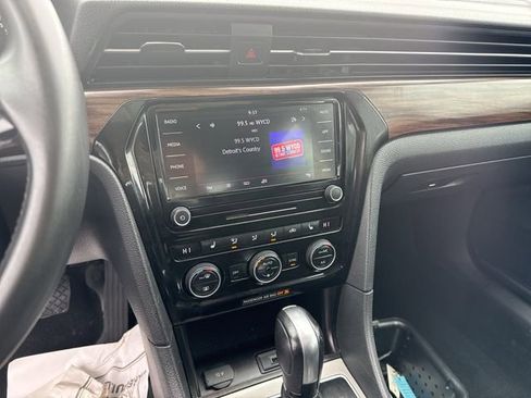 Used 2022 Volkswagen Passat 2.0T image 19