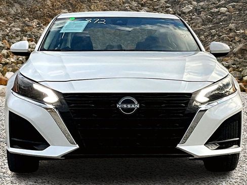 Used 2023 Nissan Altima 2.5 SV image 3