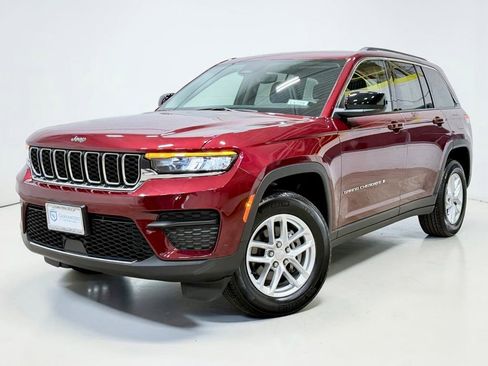 Used 2023 Jeep Grand Cherokee Laredo w/ Luxury Tech Group I AWD/4WD image 2