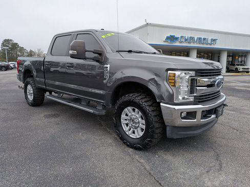 Used 2019 Ford F250 XLT w/ XLT Value Package image 2