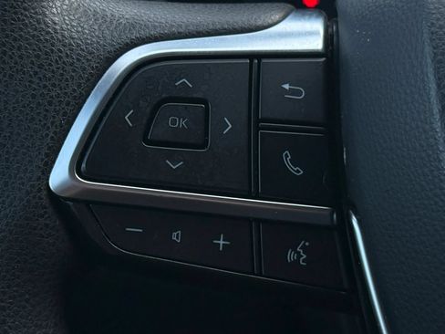 Used 2020 Toyota Highlander L FWD image 34