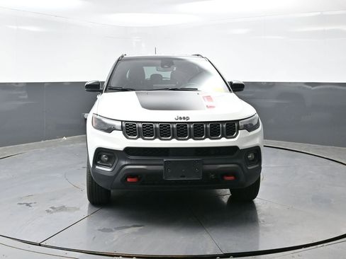 Used 2025 Jeep Compass Trailhawk AWD/4WD image 7