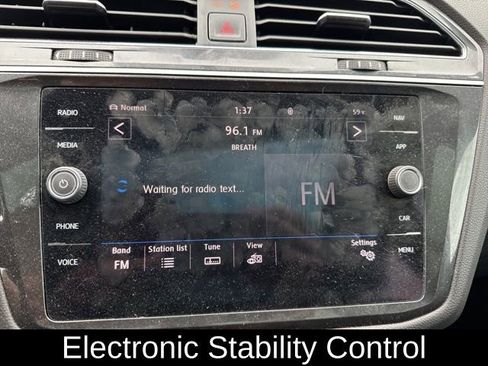 Used 2019 Volkswagen Tiguan SEL AWD/4WD image 14