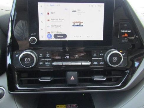 Used 2025 Toyota Highlander XLE AWD/4WD image 13