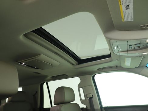 Used 2018 GMC Yukon SLT w/ Open Road Package image 2