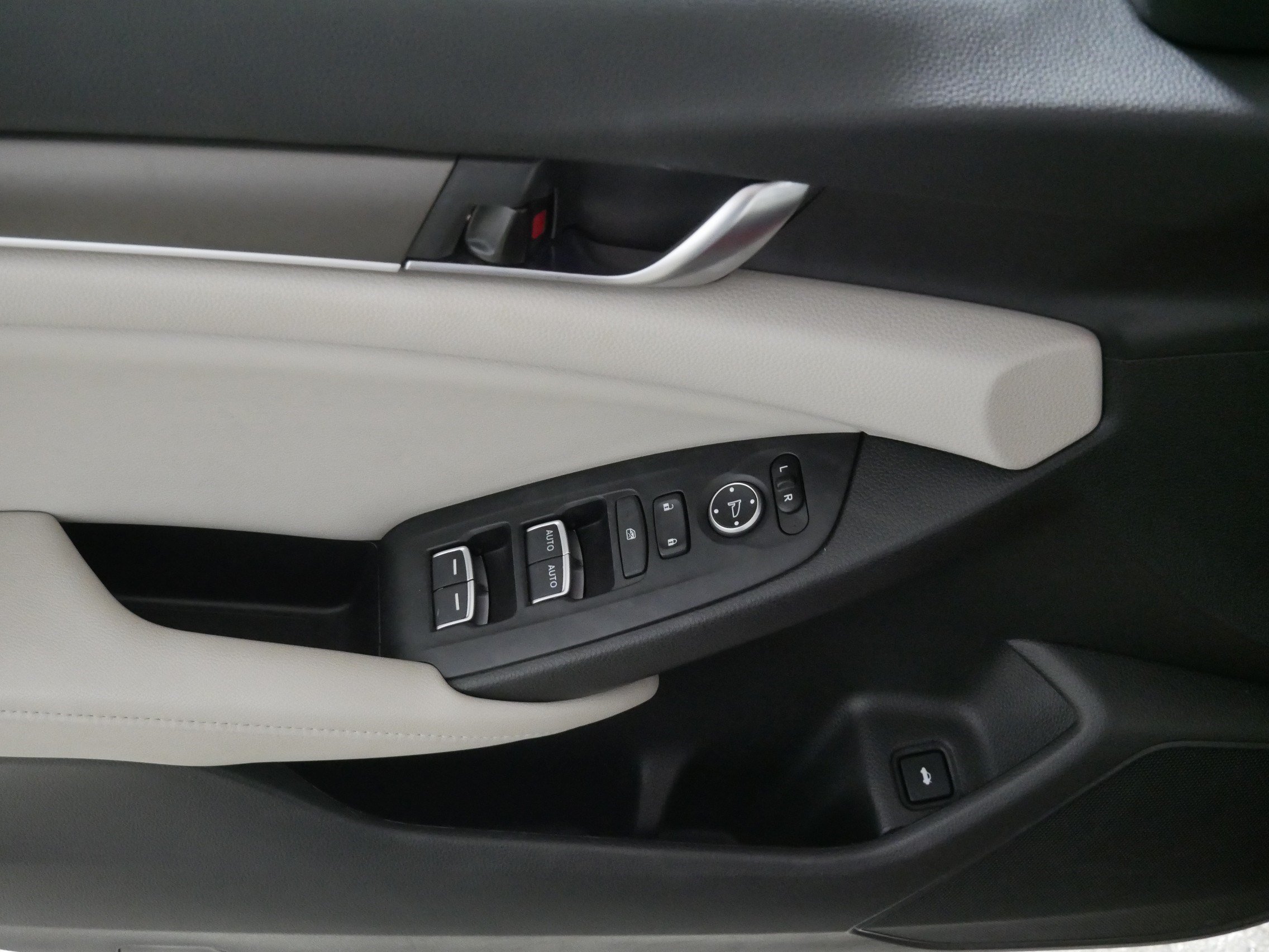 Used 2018 Honda Accord LX image 19