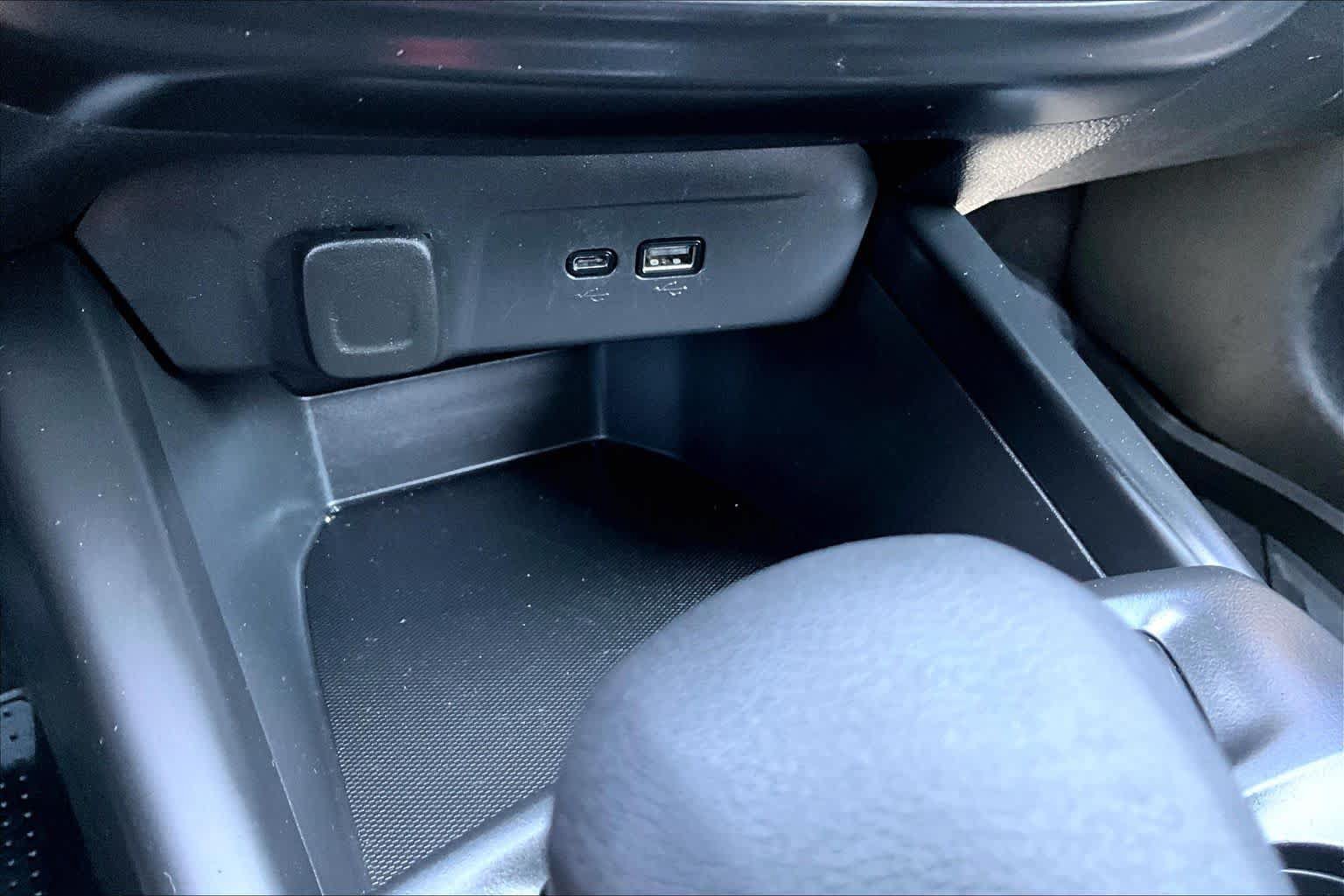 Used 2025 Chevrolet Trax LS w/ LS Convenience Package FWD image 32