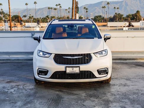 New 2026 Chrysler Pacifica Pinnacle image 3