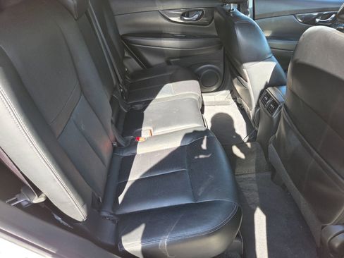 Used 2017 Nissan Rogue SL image 12