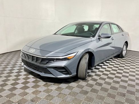 New 2026 Hyundai Elantra SE FWD image 8