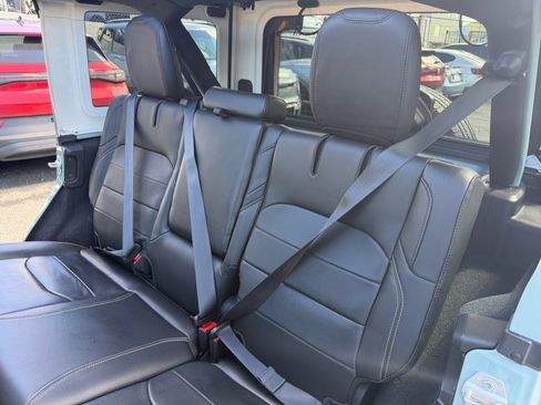 Used 2023 Jeep Wrangler Sahara image 43