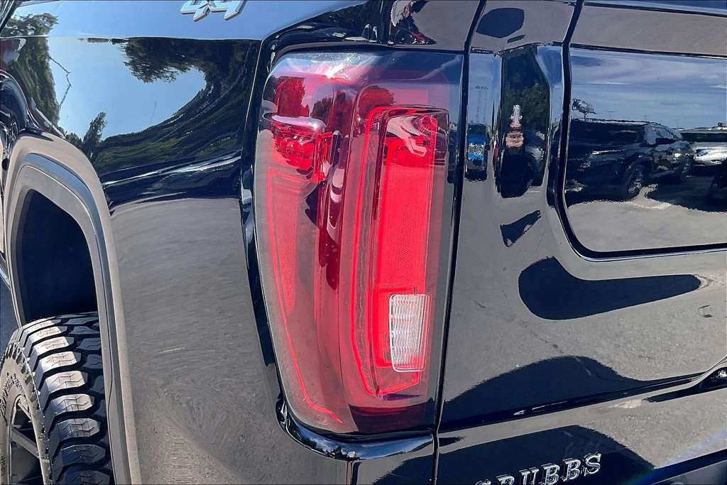 Used 2025 GMC Sierra 1500 SLT AWD/4WD image 39