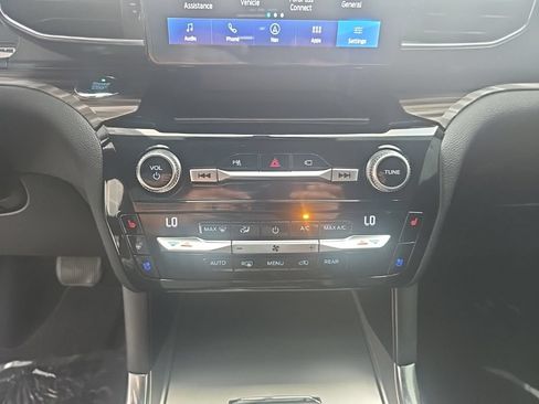 Used 2021 Ford Explorer Limited w/ Equipment Group 301A AWD/4WD image 19