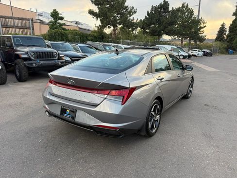 Used 2023 Hyundai Elantra Limited FWD image 5