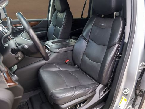 Used 2020 Cadillac Escalade Luxury image 7