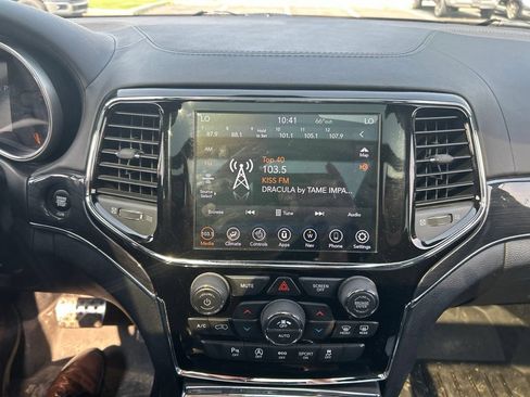 Used 2020 Jeep Grand Cherokee Overland AWD/4WD image 12