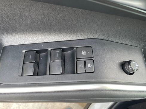 Used 2024 Toyota Highlander XLE image 12