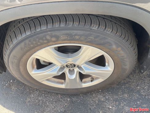 Certified 2025 Toyota Highlander LE image 8