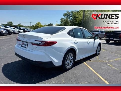 Used 2025 Toyota Camry LE FWD image 4