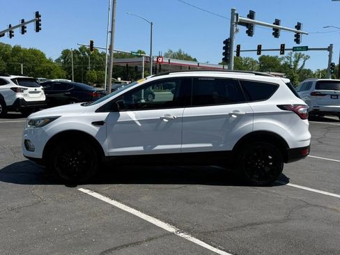 Used 2018 Ford Escape SE w/ SE Sport Appearance Package AWD/4WD image 9
