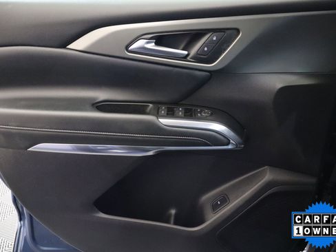 Used 2025 Chevrolet Traverse LT image 32