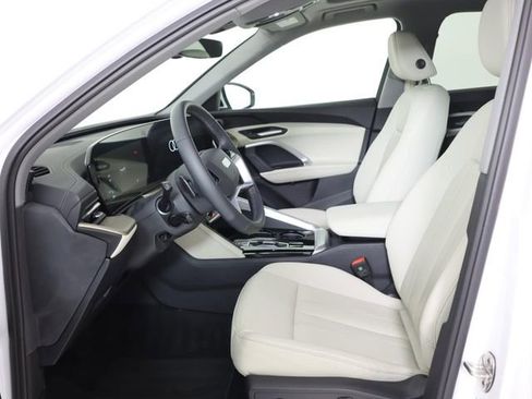 Used 2025 Audi Q5 Premium w/ Convenience Package image 12