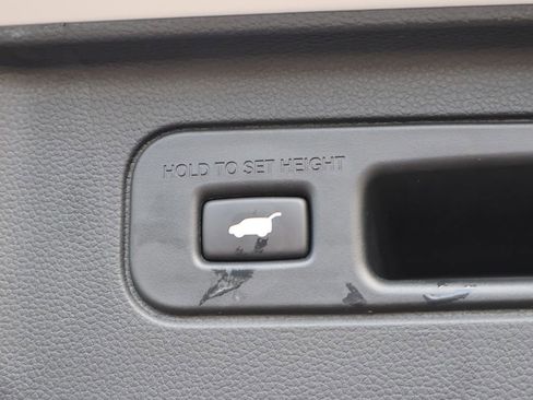 Certified 2023 Honda Pilot Touring image 17