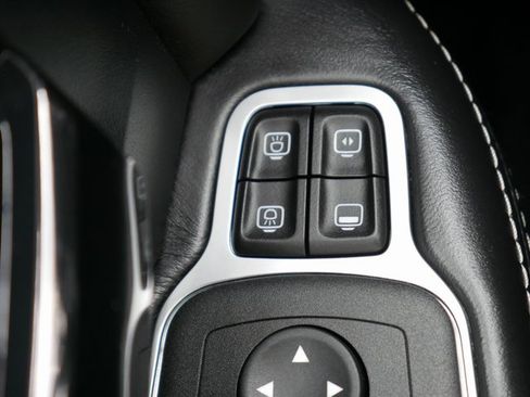 Used 2024 RAM 2500 Limited image 32