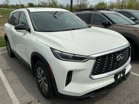 Used 2024 INFINITI QX60 Pure w/ Cargo Package image 3