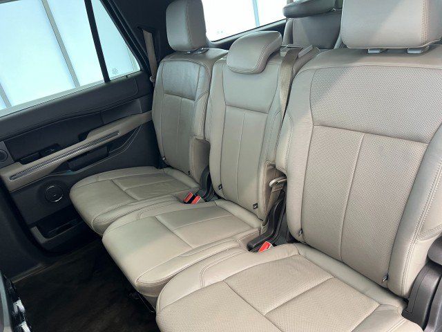 Used 2018 Ford Expedition Max XLT w/ Equipment Group 202A AWD/4WD image 39