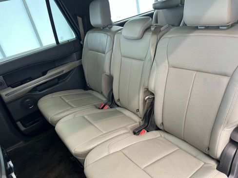 Used 2018 Ford Expedition Max XLT w/ Equipment Group 202A AWD/4WD image 39