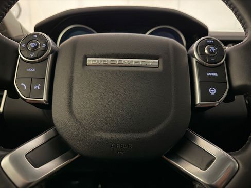 Used 2017 Land Rover Discovery SE AWD/4WD image 11