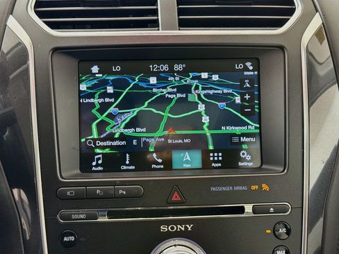Used 2018 Ford Explorer Platinum AWD/4WD image 16