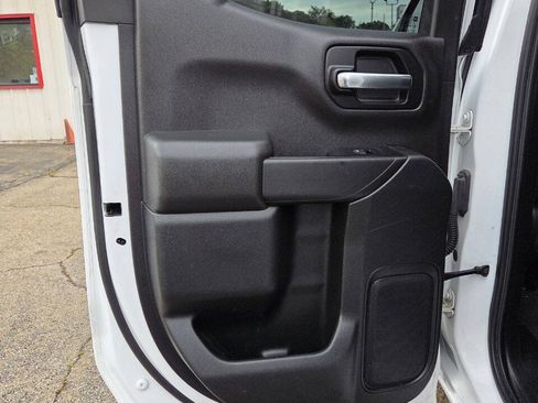 Used 2019 Chevrolet Silverado 1500 Custom w/ Custom Value Package AWD/4WD image 12