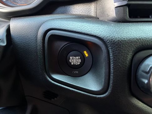 Used 2025 Jeep Wrangler Unlimited Sport AWD/4WD image 32