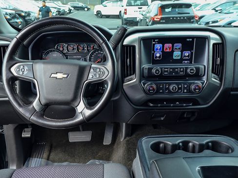 Used 2018 Chevrolet Silverado 1500 LT w/ LT Eassist Package AWD/4WD image 3