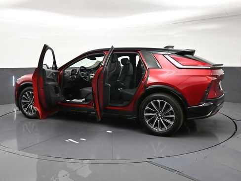 Used 2025 Cadillac Lyriq Sport AWD/4WD image 35