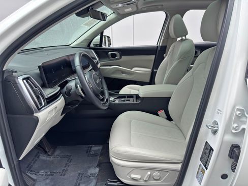Used 2025 Kia Sorento EX w/ EX Panoramic Sunroof Package FWD image 16